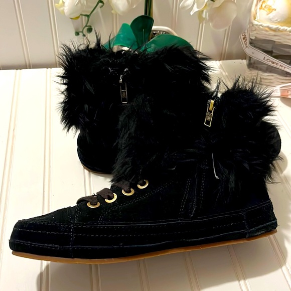 UGG Blk Ankle Booties 8 - Picture 1 of 8